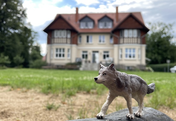 Expedition base in a former Manor House